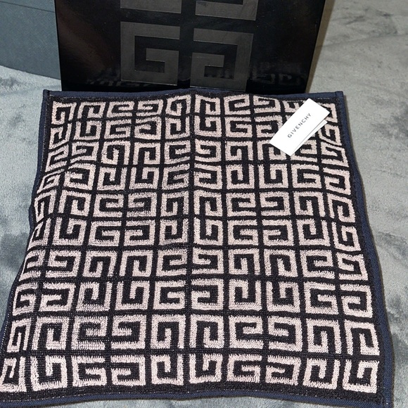 Givenchy cosmetics pouche and a wash towels comes in a set as a gift. Preloved - Picture 8 of 10